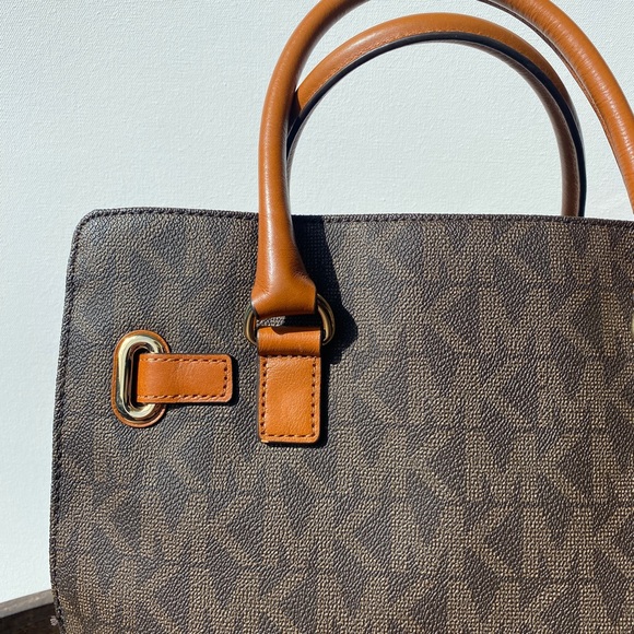 Michael Kors Hamilton Canvas Exterior Handbag - Picture 6 of 9